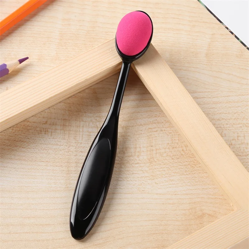 

Blending Brush for Easy and Smooth Application of Water-Based Craft Ink Brush Head: 2x3cm Brush Holder: 14.8cm