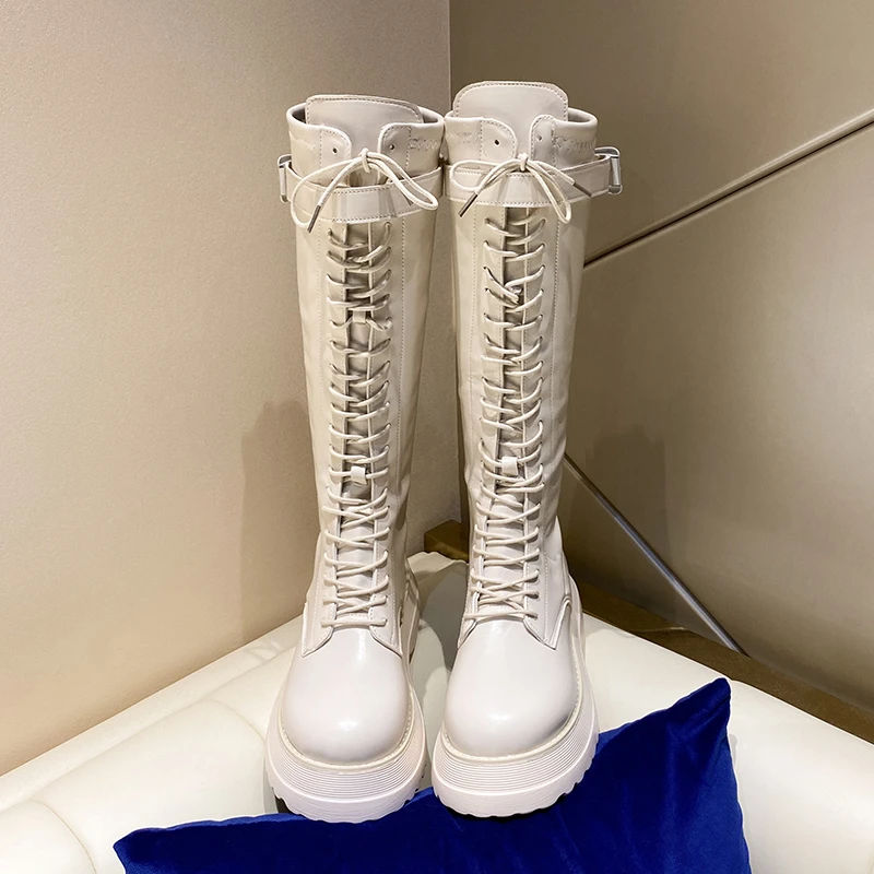 Женские высокие сапоги из лакированной кожи белые и красные непромокаемые до