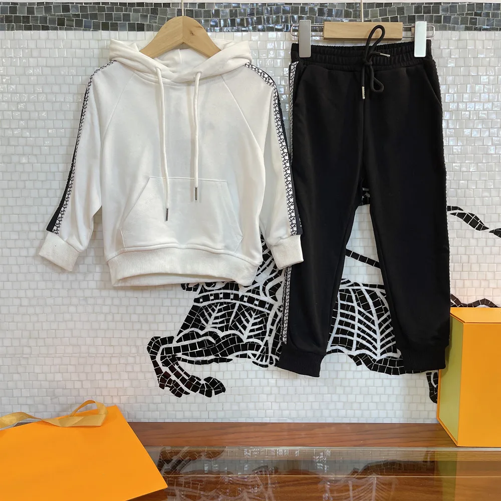 

Дизайнерская одежда, новинка 2021 года, свитер с капюшоном для мальчиков на раннюю осень, повседневный костюм, эластичный пояс, стиль британск...