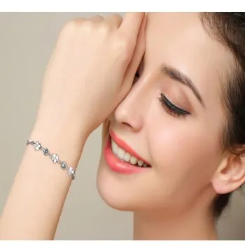 

4 Colors Zircon Bracelet Female Korean Sweet Temperament Clover Rotating Flower Zircon Bracelet Silver Gift Wholesale H128