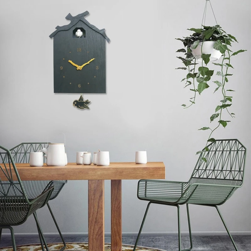 Часы-качели в античном стиле с изображением птицы деревянные современные