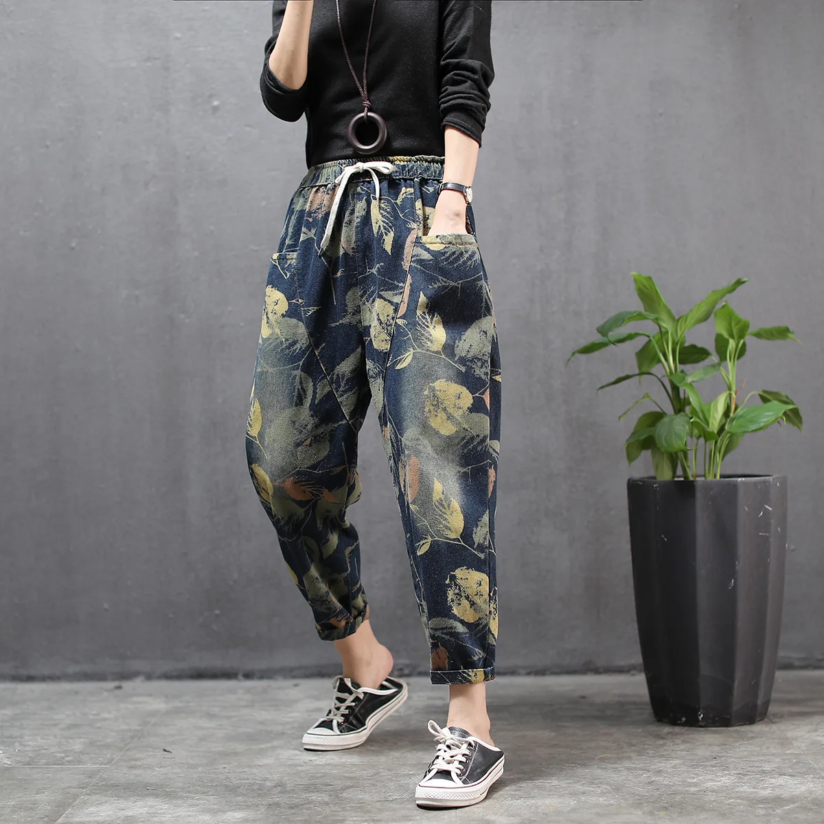 

2020 New Summer Chinese Fashion Ladies Vintage Denim Trousers Womens Floral Printed Loose Jeans Elastic Pants Plus Size