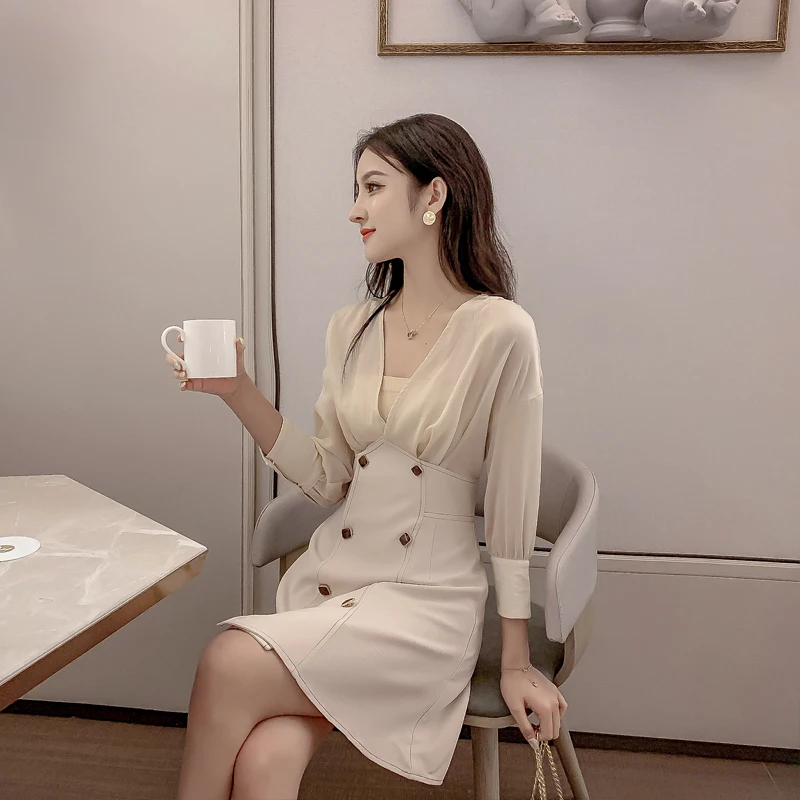 

Spring will spot the new French gentle temperament of tall waist double-breasted v-neck patchwork dress