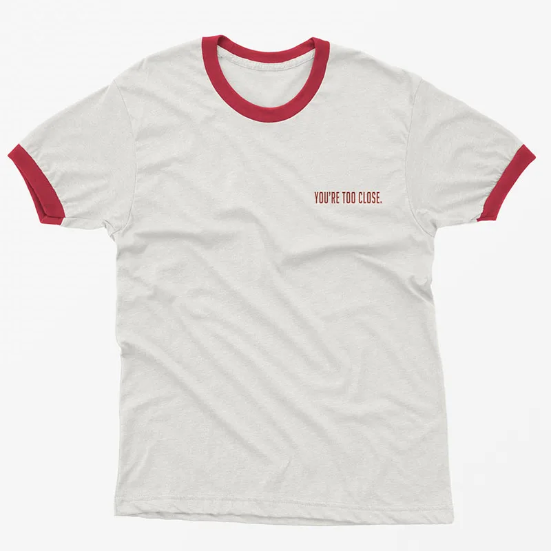 Женская футболка с принтом &quotТы слишком близко&quot забавная рисунком футболки