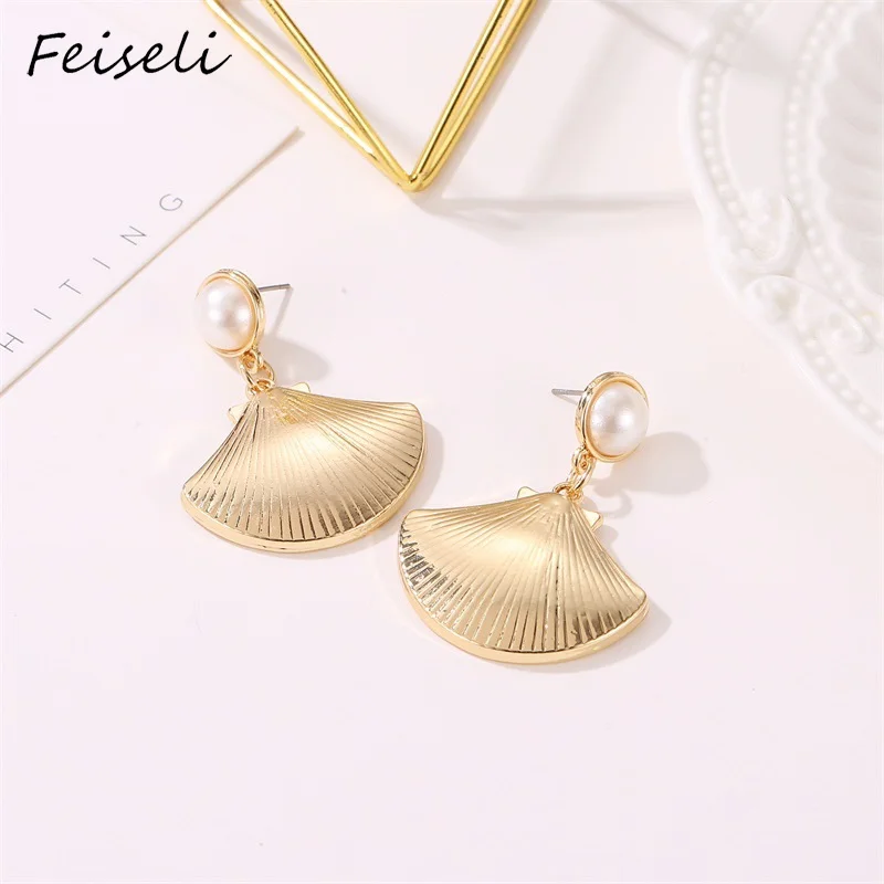 Feiseli преувеличенный металлический корпус искусственный жемчуг Висячие серьги