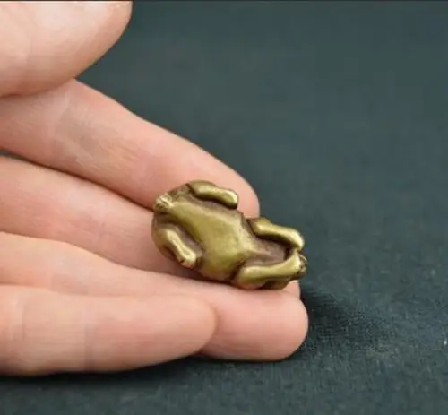 Китайский старинный античный кролик из чистой латуни маленькая статуя кулон |