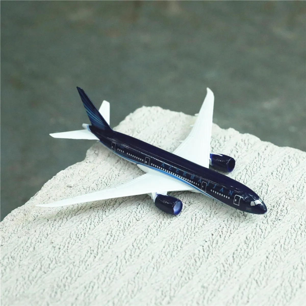 

AZERBAIJIN B787 Aircraft Model 6" Metal Airplane Diecast Mini Moto Collection Eduactional Toys