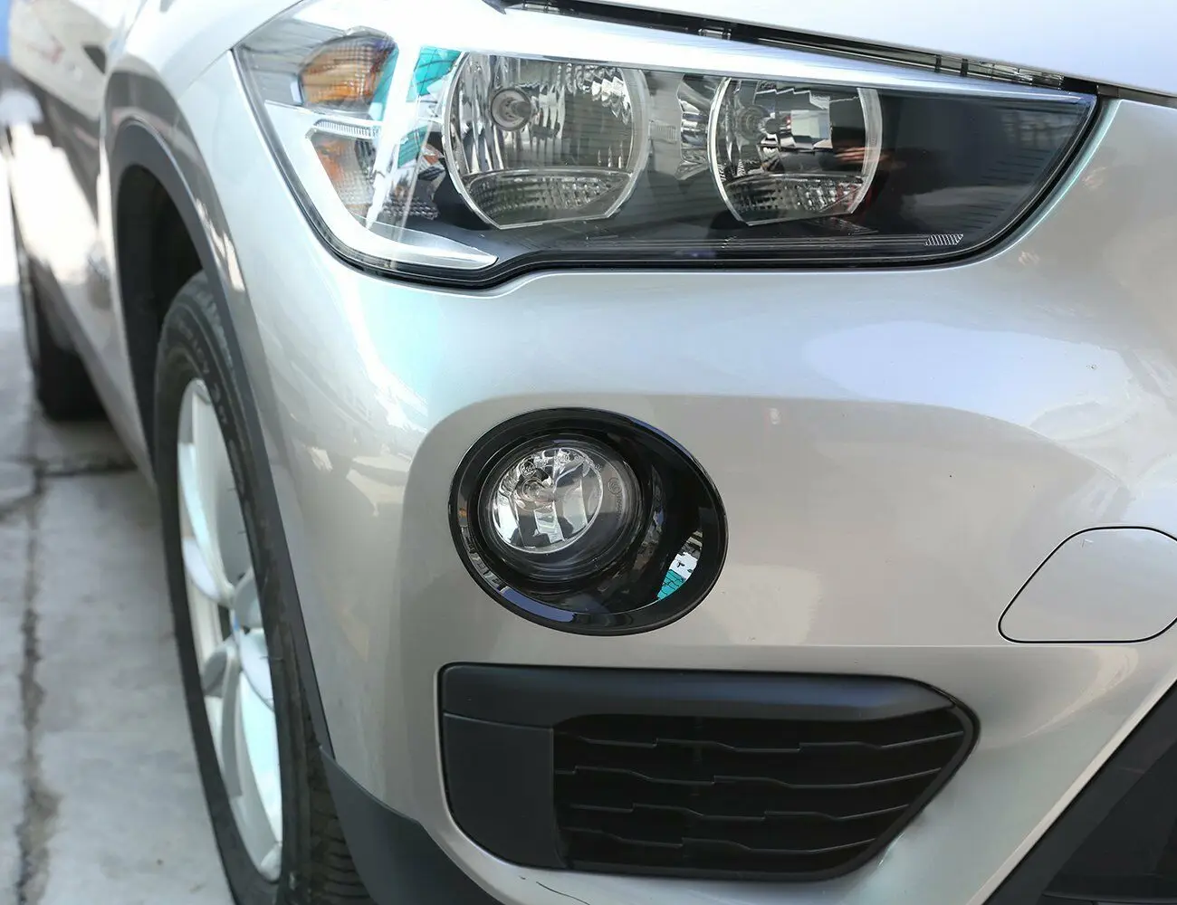 

Оптовая продажа, черная Автомобильная передняя противотуманная лампа из хромированного углеродного волокна, чехол для BMW X1 F48 2016-2018, автомоб...