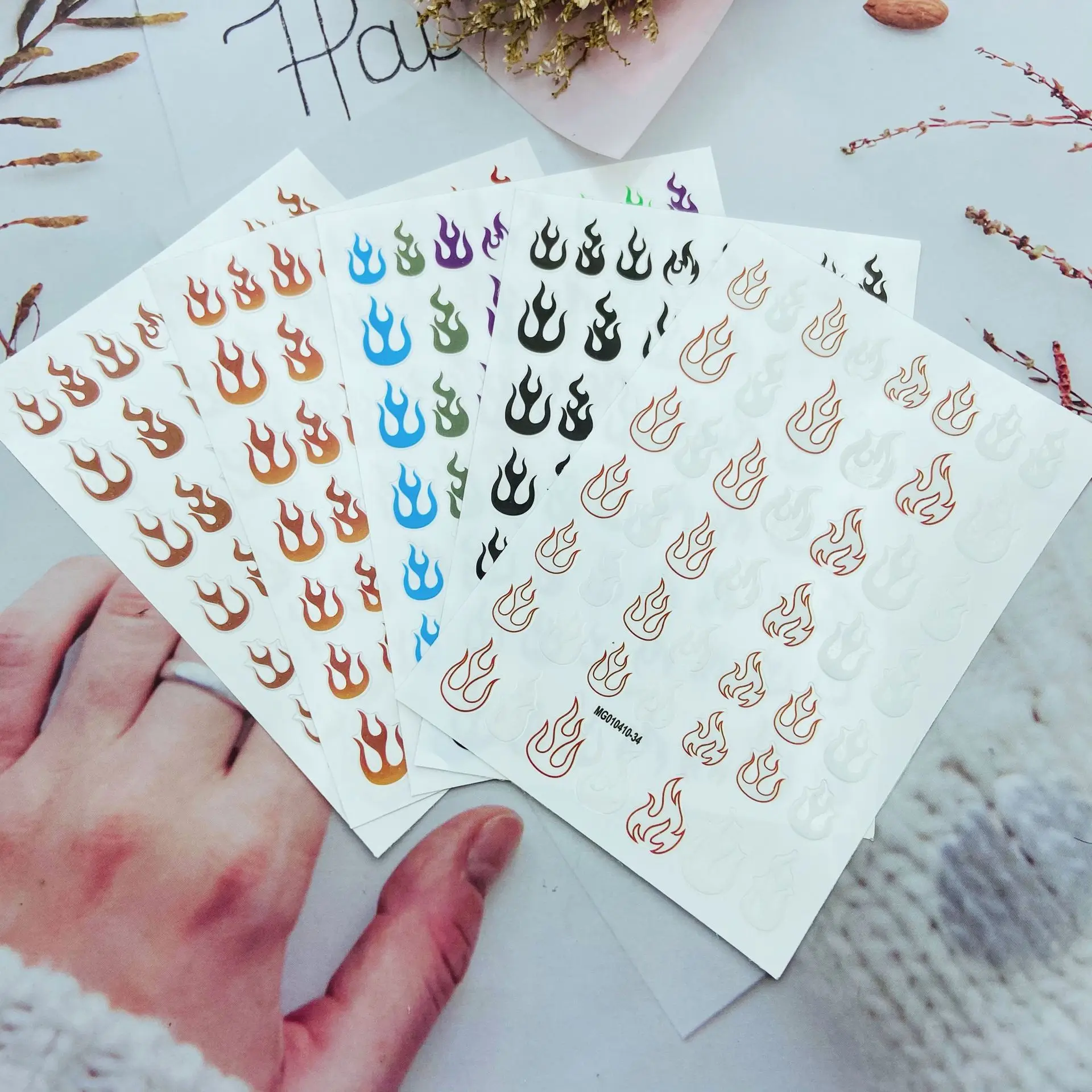 

Big Flame Pattern Nail Art Sticker Self-adhesive Transfer Decal 3D Slider DIY Tricks Nail Art Decoration Manicure Package