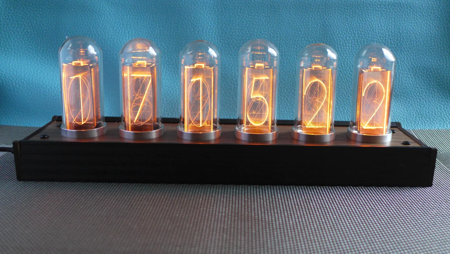 

Metal 6 Bit RGB Tube LED Glow Digital Clock Nixie Clock Kit DIY Electronic Retro Desk Clock 5V Micro USB Powered