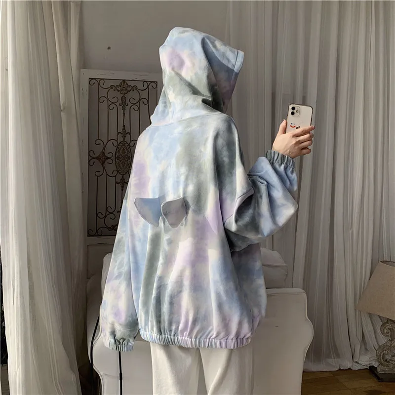 

Hoodies & Sweatshirts