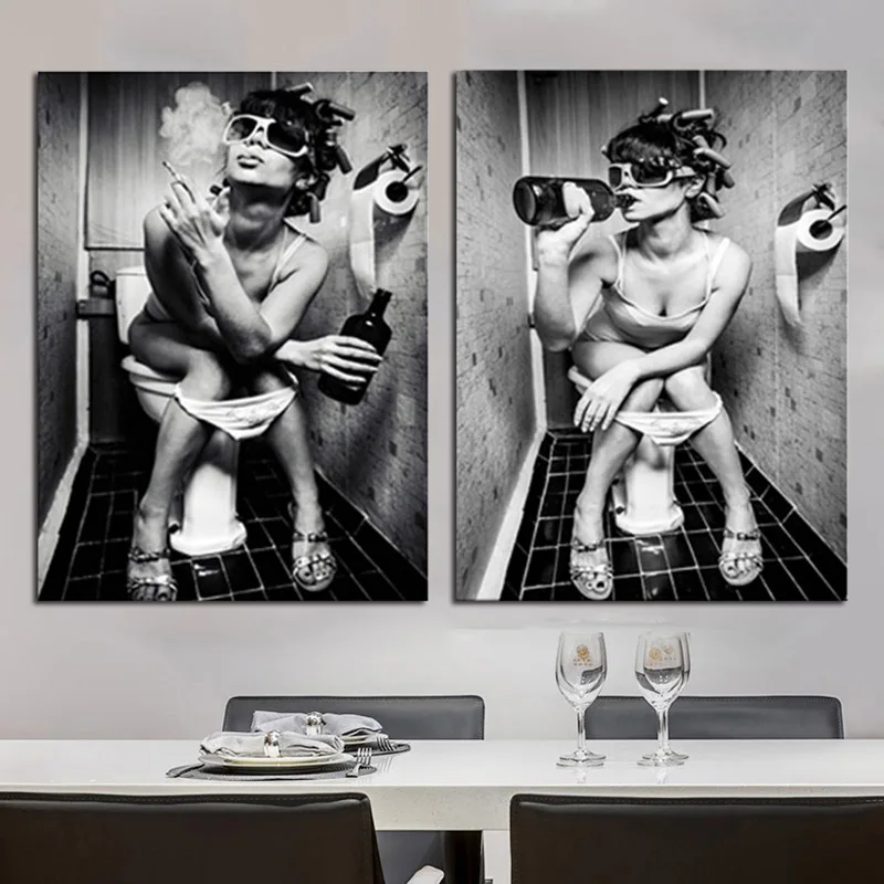 Черно-белая Картина на холсте с изображением сексуальной женщины в туалете