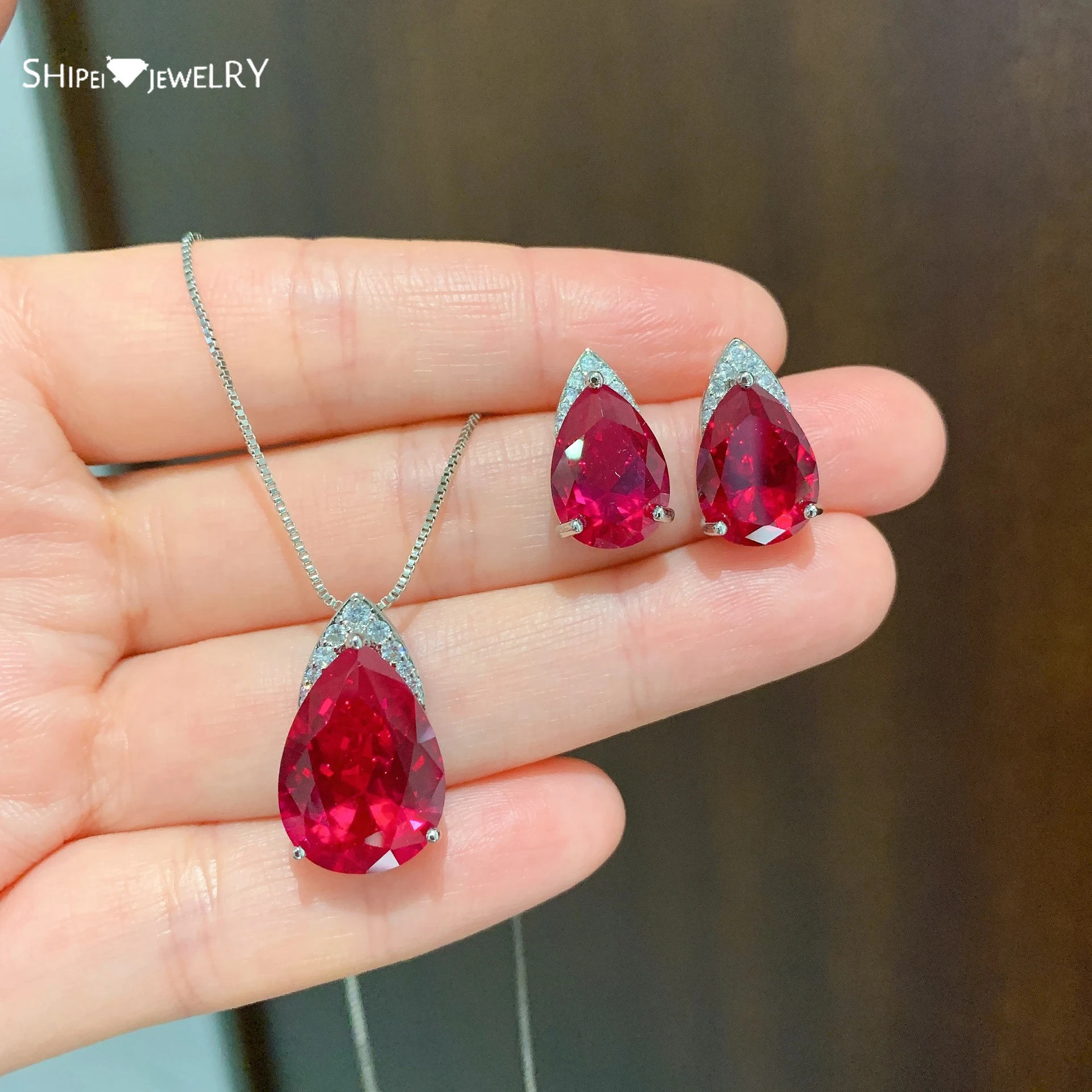

Shipei Vintage 925 Sterling Silver Pear Cut Ruby Created Moissanite Gemstone Earrings/Pendant/Necklace Engagement Jewelry Set