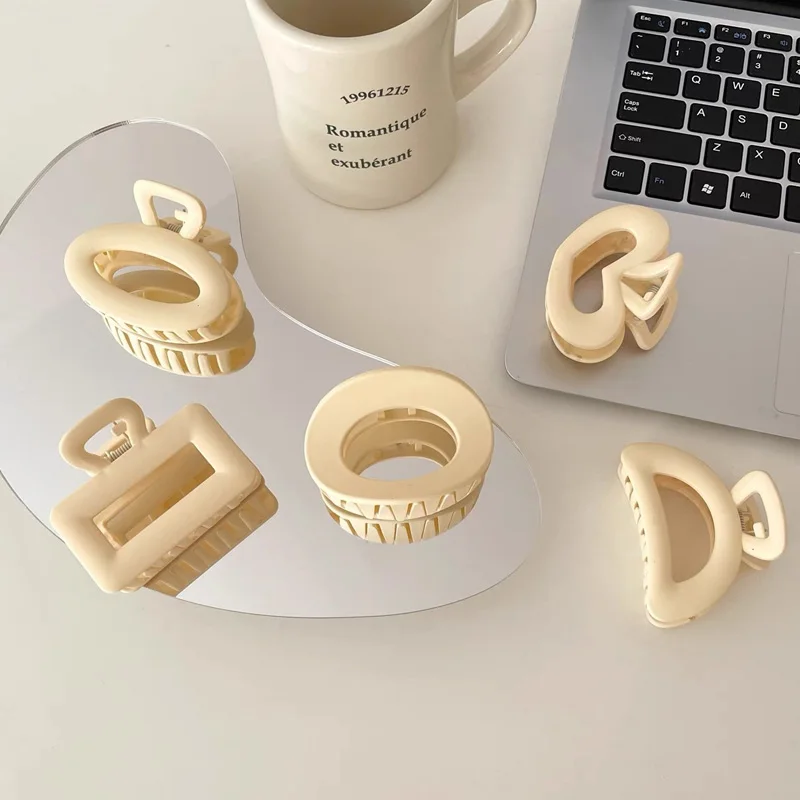 

Белая Геометрическая Заколка-краб для волос, однотонная акриловая заколка, Винтажная заколка для волос, простые элегантные аксессуары для ...