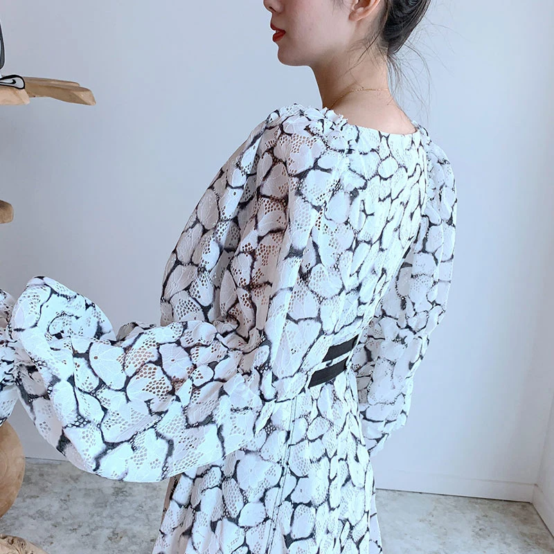 

TWOTWINSTYLE Patchwork Print Ruffle Women Dress V Neck Puff Sleeve High Waist Elegant Dresses Female Fashion New Clothing 2020