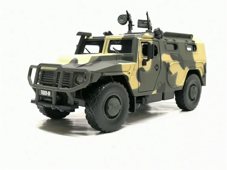 Высокая имитация 1:32 Сплав раздвижной русский бронированный автомобиль Взрывозащищенная военная модель управление светом звуком автомобиль детские игрушки - Цвет: C
