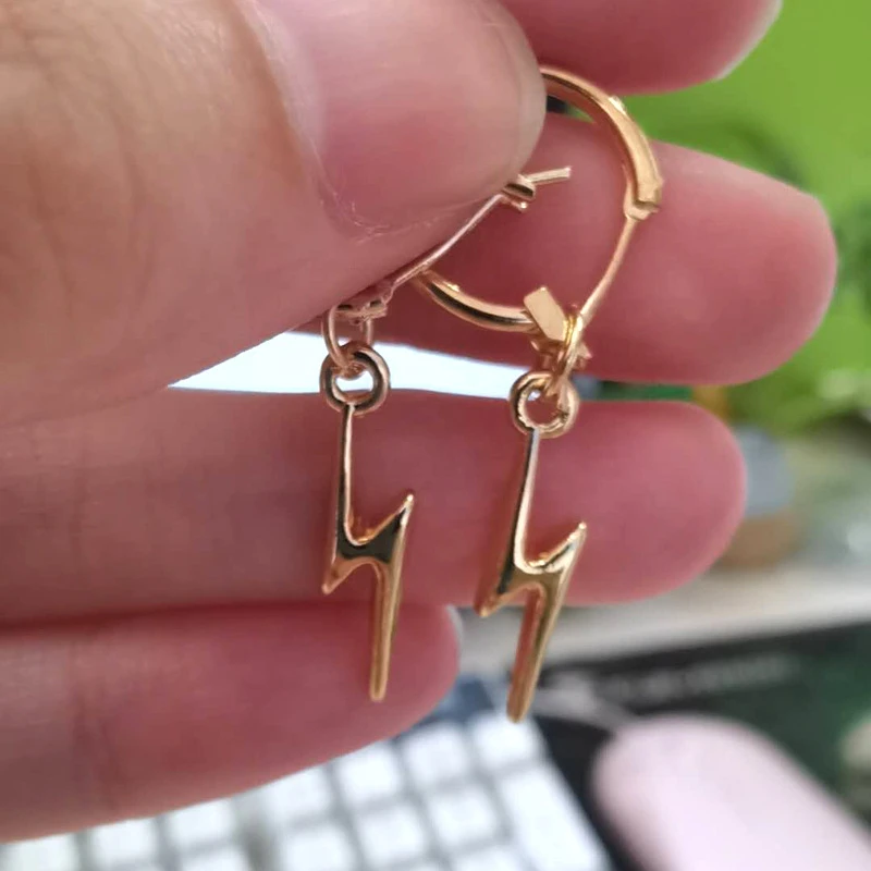

European popular simple personality small lightning pendant earrings circle earrings ear buckles women girls punk lightning earr