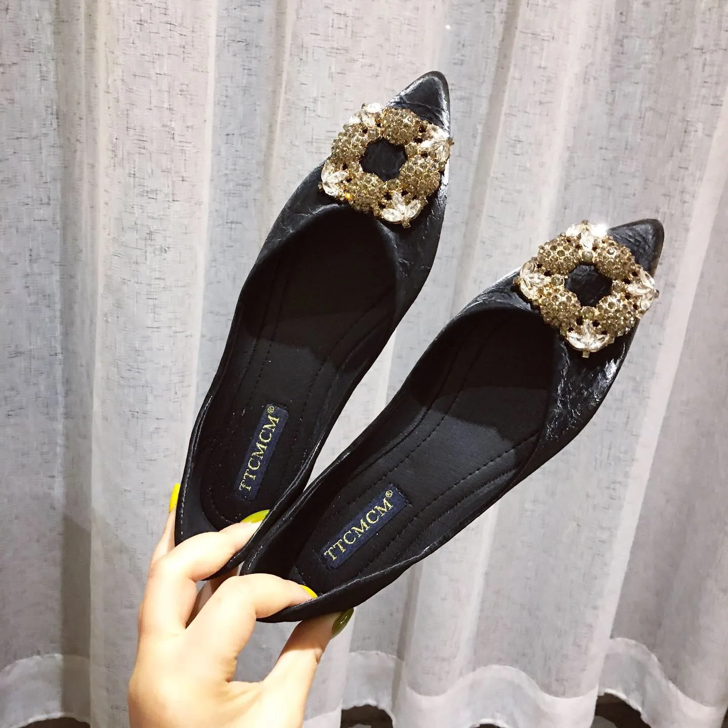 

Shoes Woman 2021 Crystal Female Footwear Shallow Mouth Casual Sneaker All-Match Soft Modis Pointed Toe New Rhinestone Dress Summ