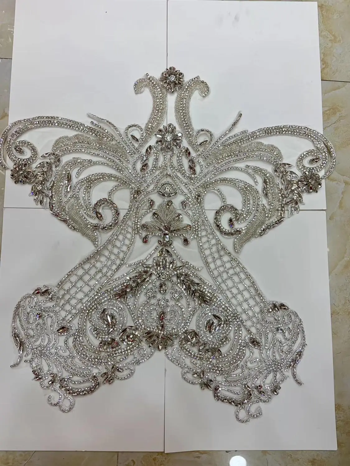 Hotsale handbeaded bridal dresses use appliques bodice Crystal patches | Дом и сад