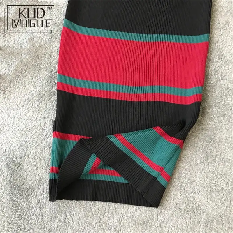 Тонкое летнее трикотажное хлопковое облегающее платье длины миди с полосатым