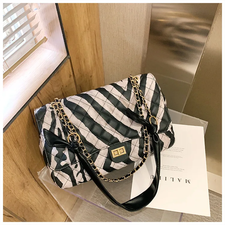 

Winter Big bag woman 2020 new fashion large capacity retro zebra-print bag versatile Western style chain Tote bag