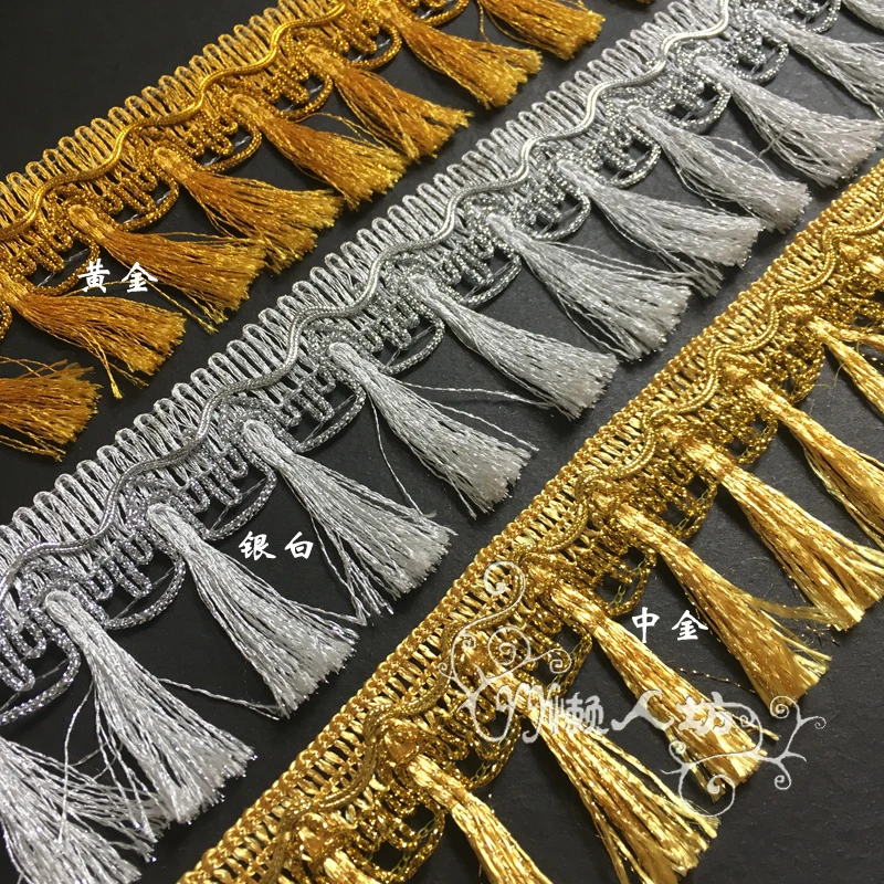 Кружевная аппликация с кисточками ширина 6 см 10 метров