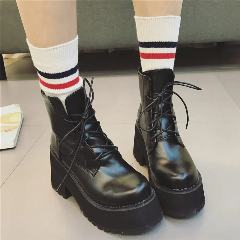 

Korean autumn and winter thick bottomed round head boots high heel waterproof platform lace up short tube bare