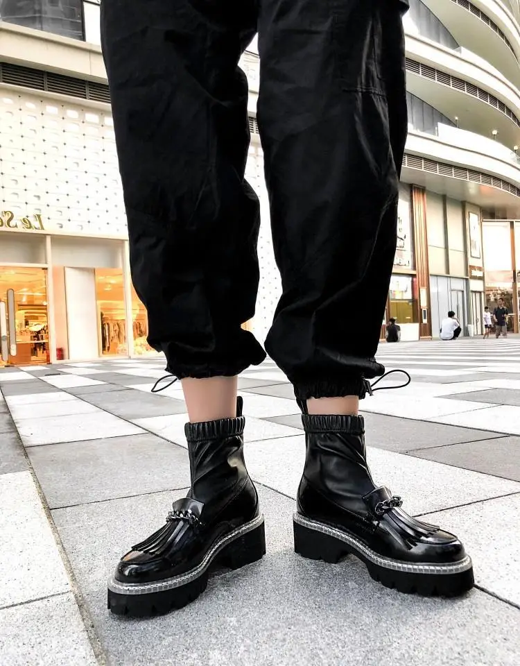 Buono Scarpe/женские ботильоны с металлическими цепочками; полуботинки с эластичными кисточками; черная обувь на платформе в стиле панк; Mujer; женские носки;
