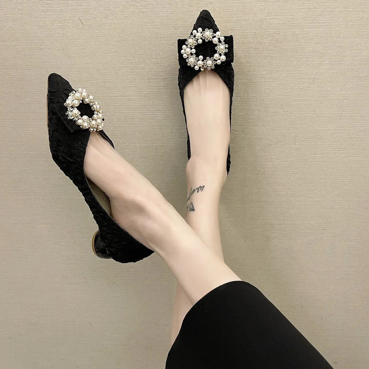 

2021 Spring and Summer New Women's Sandals Korean Version of The All-Match Mid-Heel Pearl Shallow Mouth Pointed Single Shoes