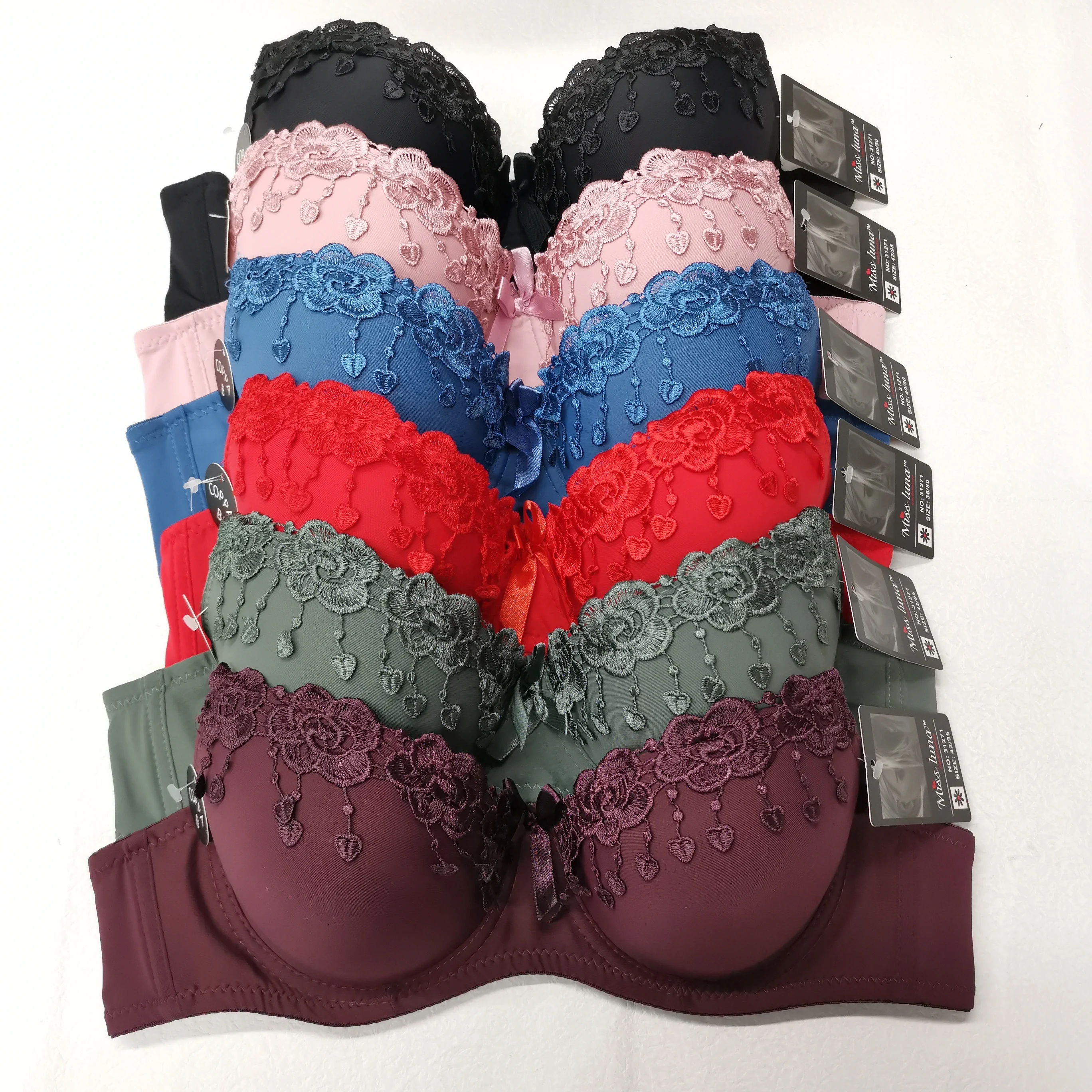 

Женское нижнее белье, привлекательный кружевной бюстгальтер с чашками пуш-ап