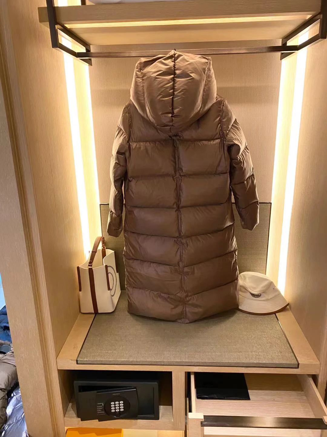 Новинка зимняя женская куртка утепленное пальто с капюшоном на белом утином пуху