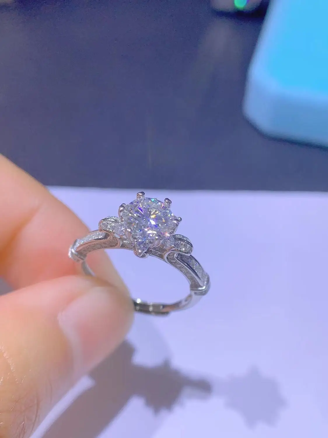 Geoki роскошь 1 карат идеальный крой прошел алмаз Тесты D Цвет VVS1 Муассанит кольцо 925