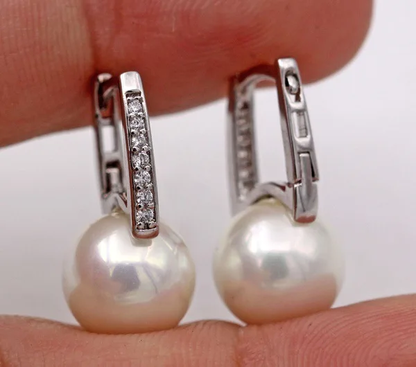

Trendy Female White Pearl Small Earrings Charm Gold Silver Color Clip Earrings For Women Cute Round Zirconia Wedding Earrings