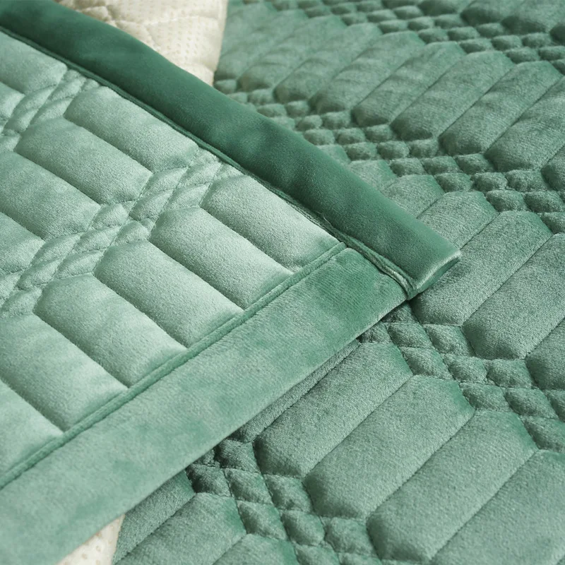 Мягкий бархатный секционный чехол на диван для гостиной однотонный