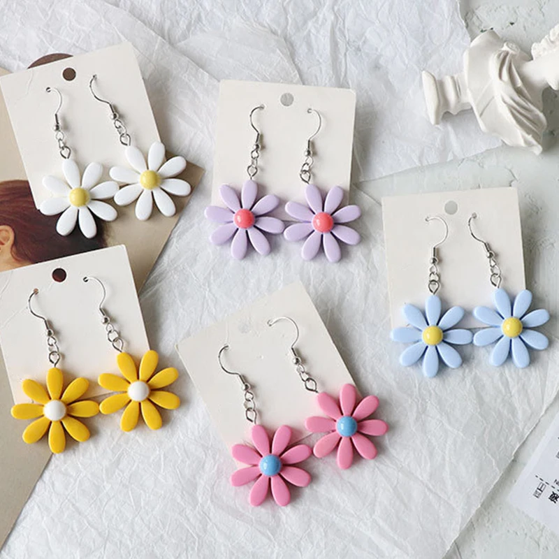 

Hot Sale Korean Style Ladies Earrings Candy Color Resin Daisy Flower Stud Earrings For Women Girls Lovely Summer Jewelry Gift