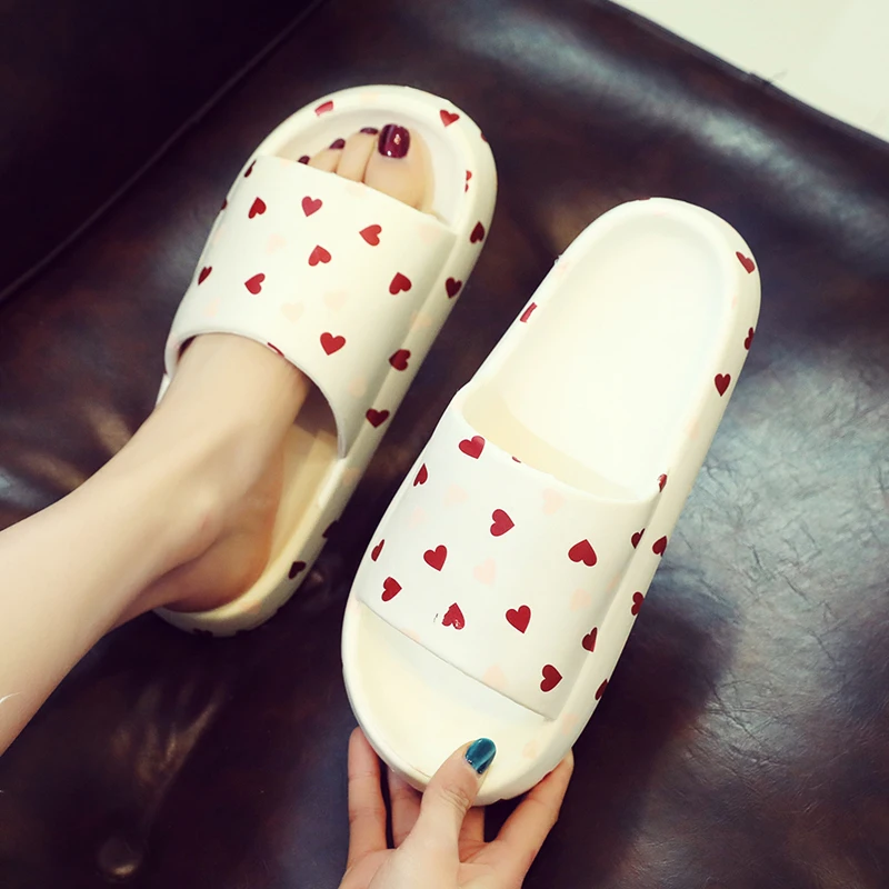 

Любовь тапочки для Для женщин носить 2021 Новое летнее милое на толстой подошве универсальные INS; Для дома с антискользящим покрытием; Домашни...