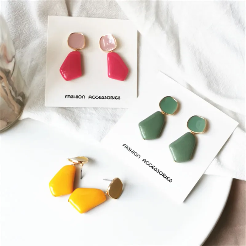 Геометрические серьги гвоздики карамельных цветов женские темпераментные