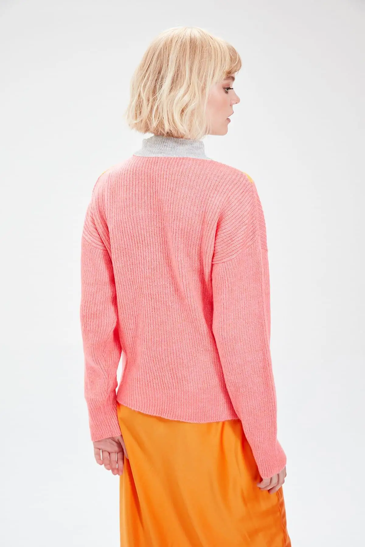 Trendyol свитер с розовым узором TWOAW20ZA0058| |