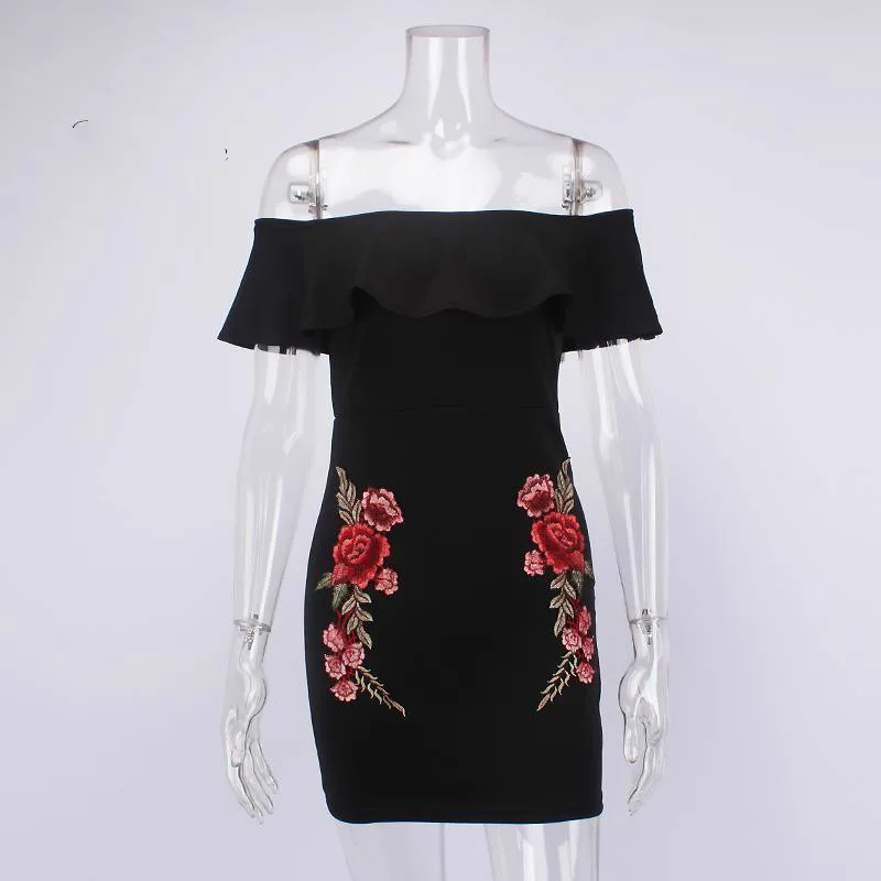 Летнее милое мини платье с вышитыми бабочками открытой спиной воротником