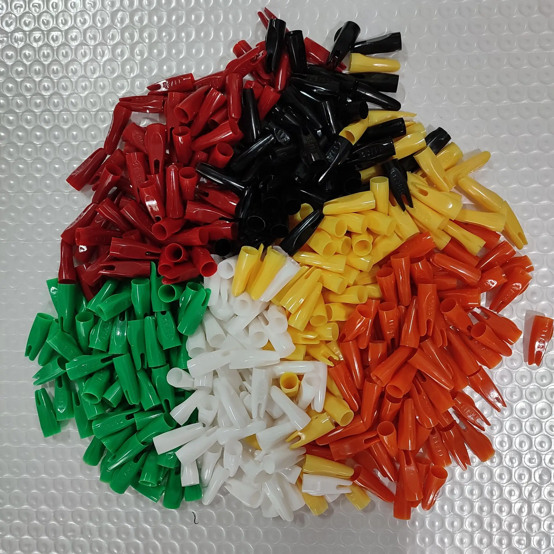 Оптовая продажа 24 штуки/P пластиковые держатели для стрел 11/32 мм из лука охотничий