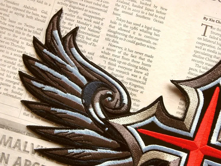 Большой тканевый значок нашивки с крестом и крыльями орла в стиле панк байкера