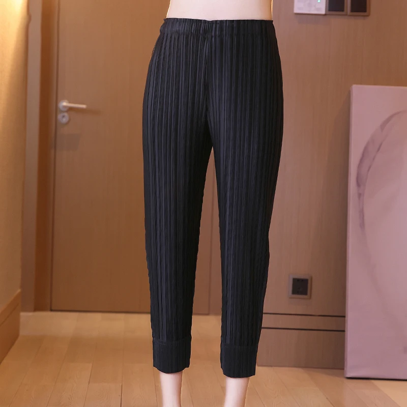 

Plus Size Women Pants Summer 2021 NEW Solid Colour Elastic Loose Miyake Pleated Casual Harem Pants For Women 45-75kg