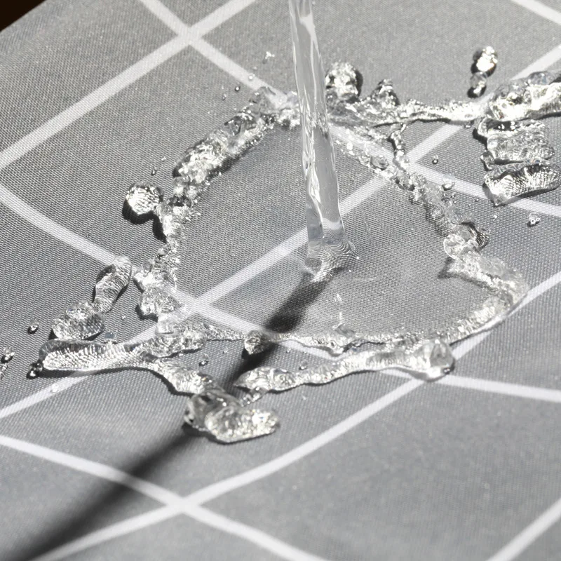 Водонепроницаемые занавески для душа толстые затемняющие с крючками белые серые