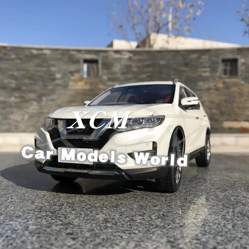 Литая модель автомобиля для изгой 1:18 (белый) + маленький подарок! |