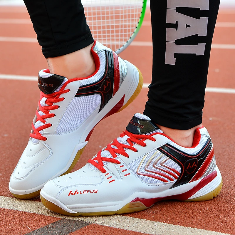 

The latest ladies outdoor training badminton shoes comfortable and breathable men's tennis shoes couple sports shoes