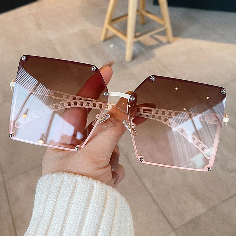 

2021 New Fashion Oversize Gradient Sunglasses For Women Vintage Alloy Chain Frame Rivet Square Sun Glasses Female Elegant Shades