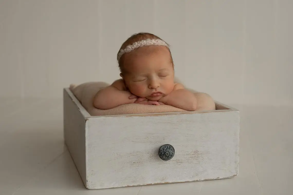 

Vintage Small Drawer Baby Photo Prop Bed Retro Drawer Newborn Photography Wooden Basket Infant Photo Shoots Wood Bed Props Sofa