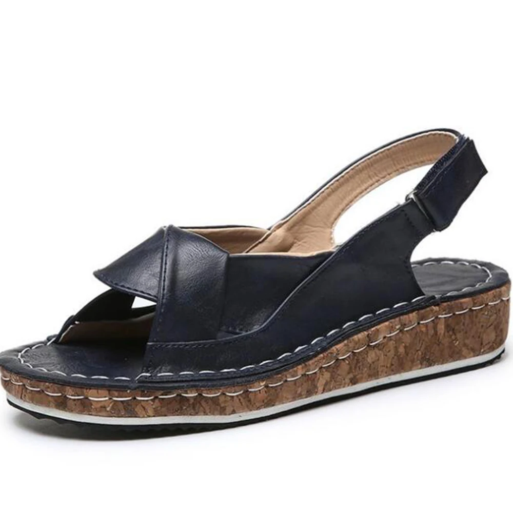 Женские босоножки с ремешком и открытым носком на плоской подошве | Обувь