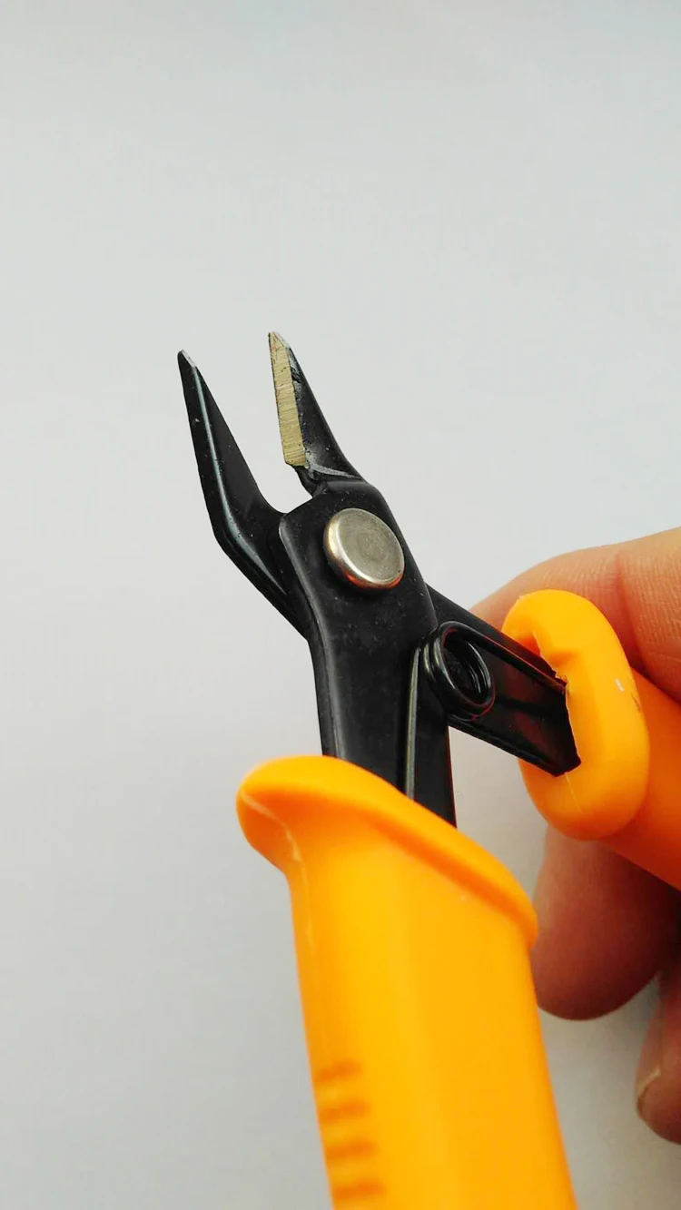 Инструмент для 3D-принтера прочный и без повреждений. Острые плоскогубцы клещи
