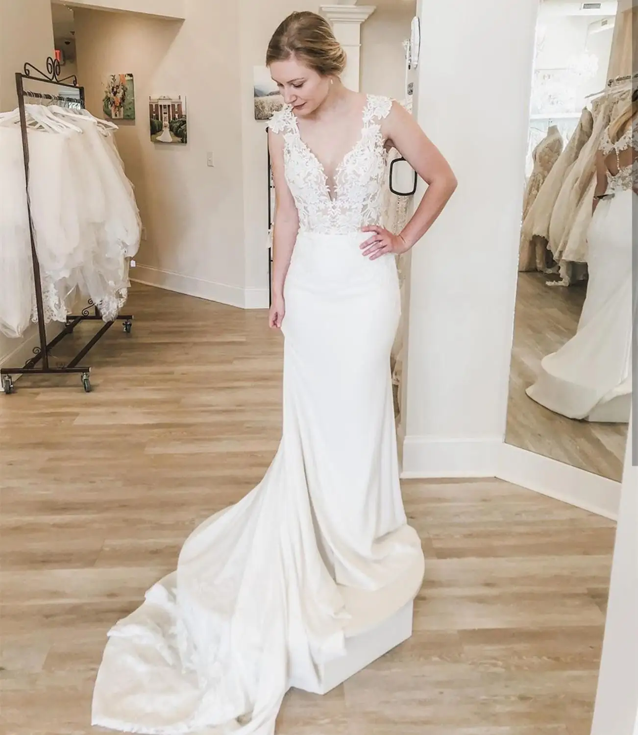 

Женское свадебное платье с глубоким V-образным вырезом, кружевное платье с глубоким V-образным вырезом и глубоким вырезом на спине, со шлейфо...